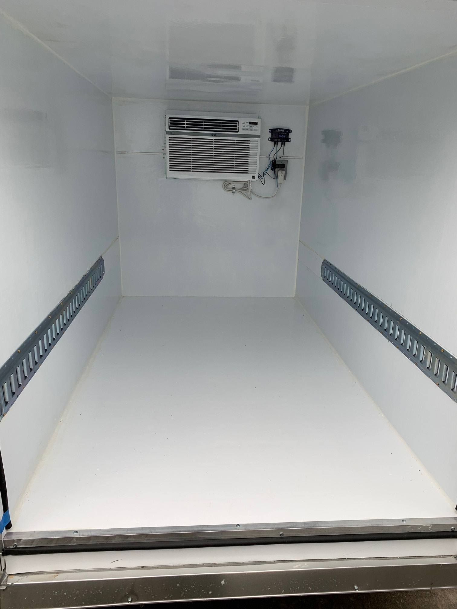 Small-Refrigerated-Trailer-from-American-5x8-Interior
